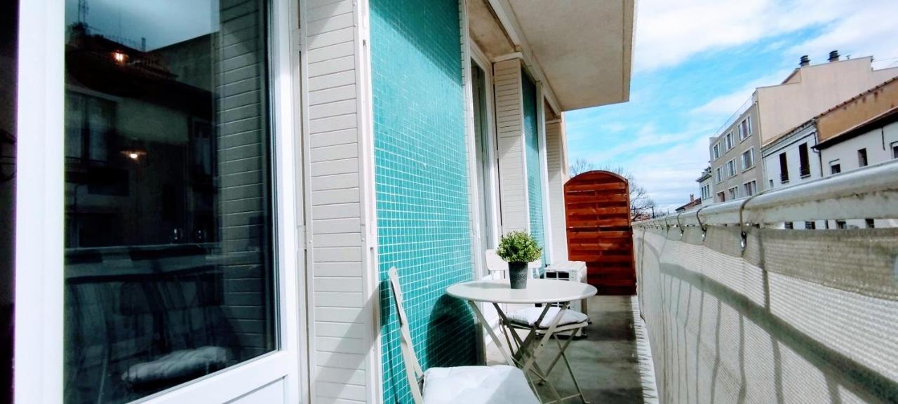 L'Echappee Belle Parking Apartamento Avinhão Exterior foto
